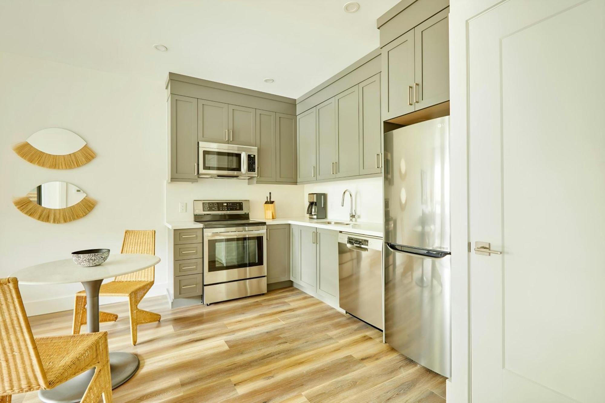 One-Bedroom Superior Apartment with King Bed